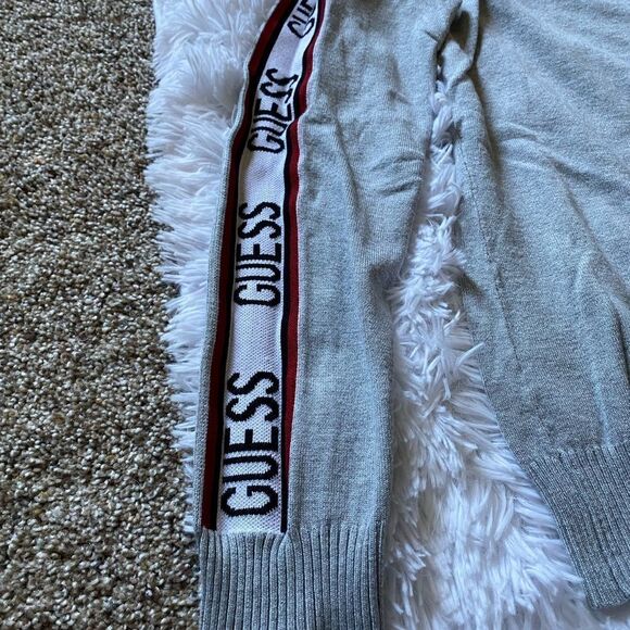 Guess gray Crew Neck Sweater Size Medium - Picture 2 of 8